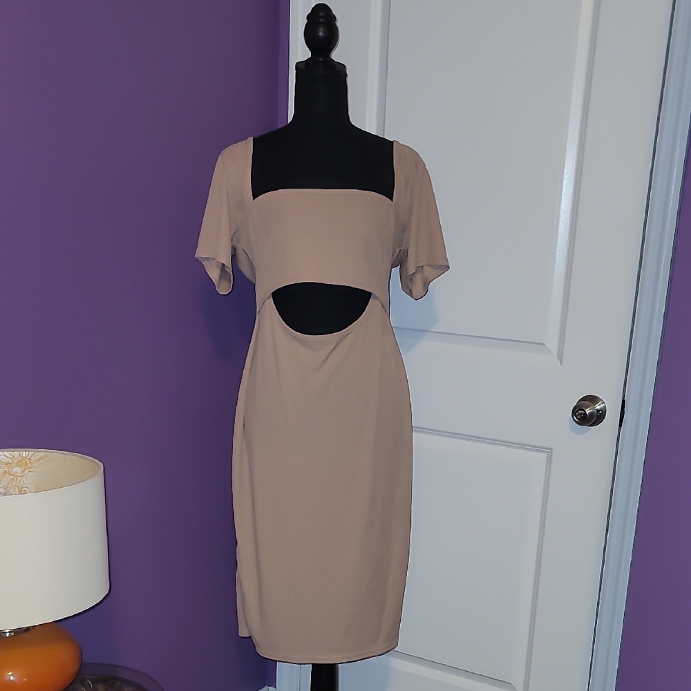 Pretty Little Thing Neutral Short Sleeve Dress w/ Cutout Mid Section Sz: 16 NWT